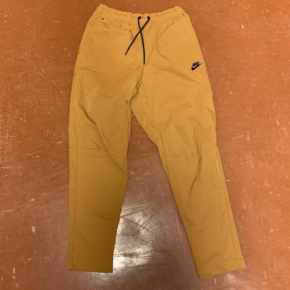 Nike Sportswear Woven Tapered Jogger Pants